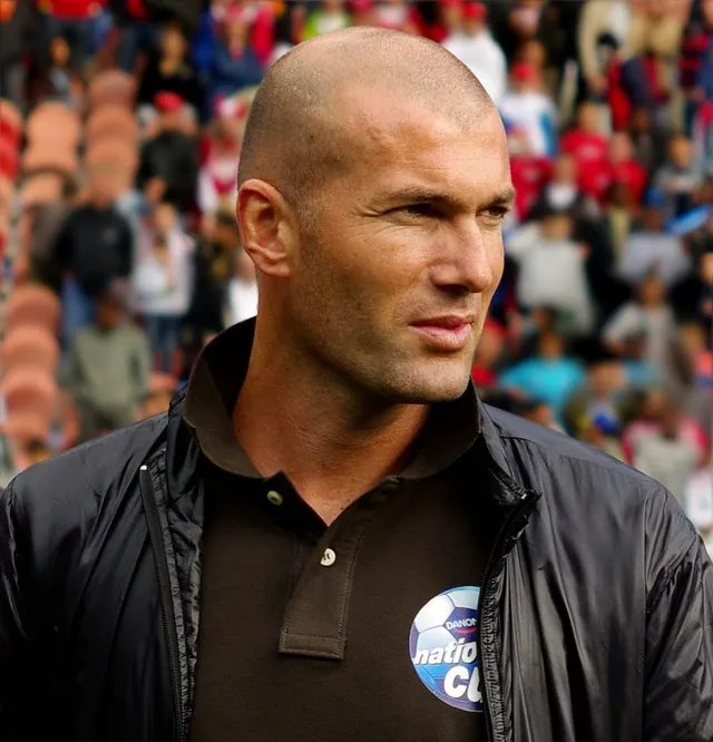 Zinedine Zidane a suivi la prestation XXL de Lucas Hernández lors du PSG-Barcelone