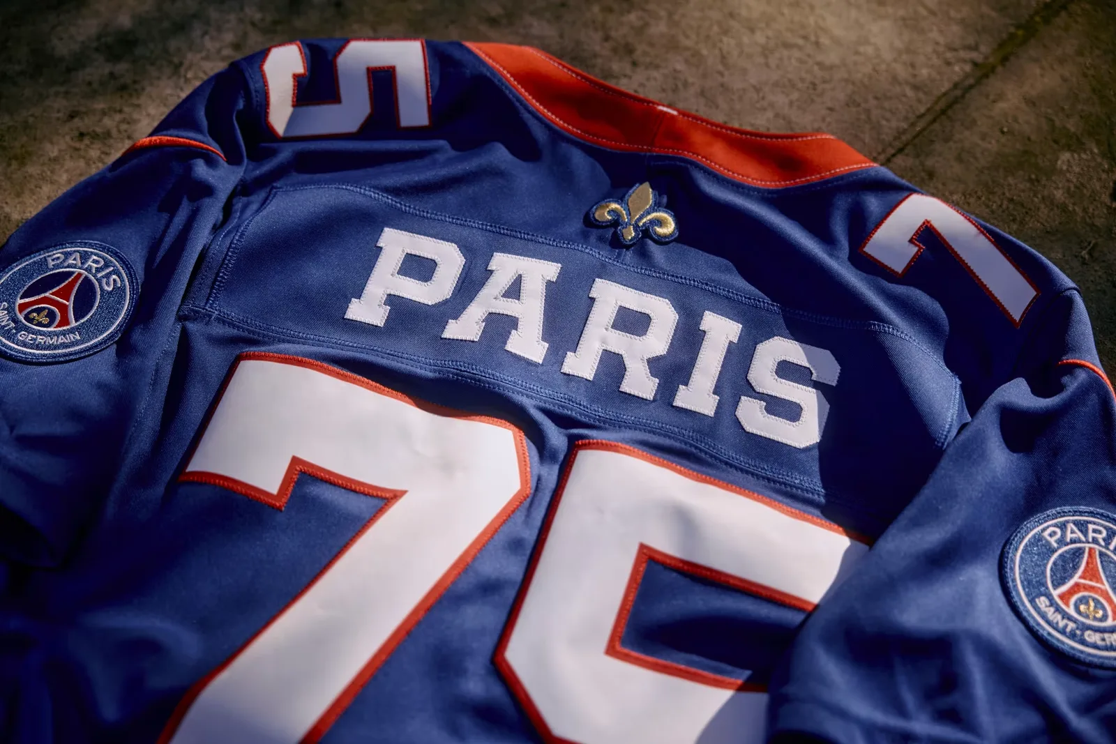 Le PSG s'associe à la NFL et dévoile deux maillots pour l'arrivée du football américain en France